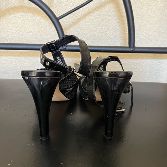 Sexy strappy heels - Picture 3 of 4